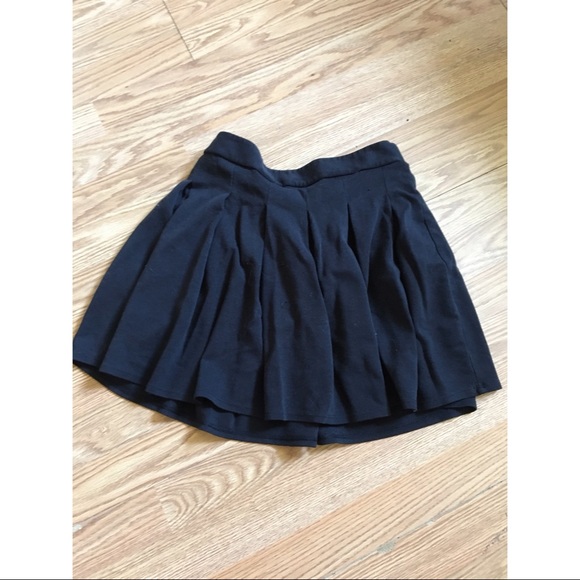 American Eagle Frilly Skirt - Picture 2 of 3